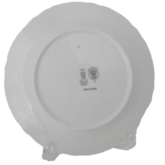 E&R Bavaria Orchard Golden Crown Plate Grapes Pear Strawberry #4 Germany Salad - Picture 3 of 4